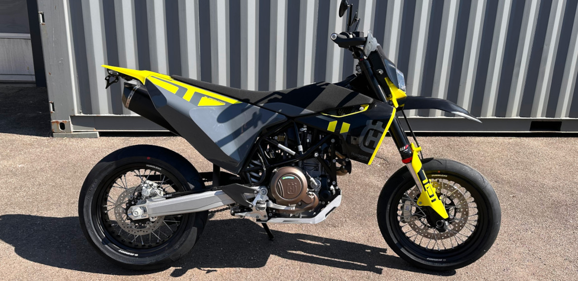 701 Supermoto 2023 mit Umbau - bei uns im Showroom